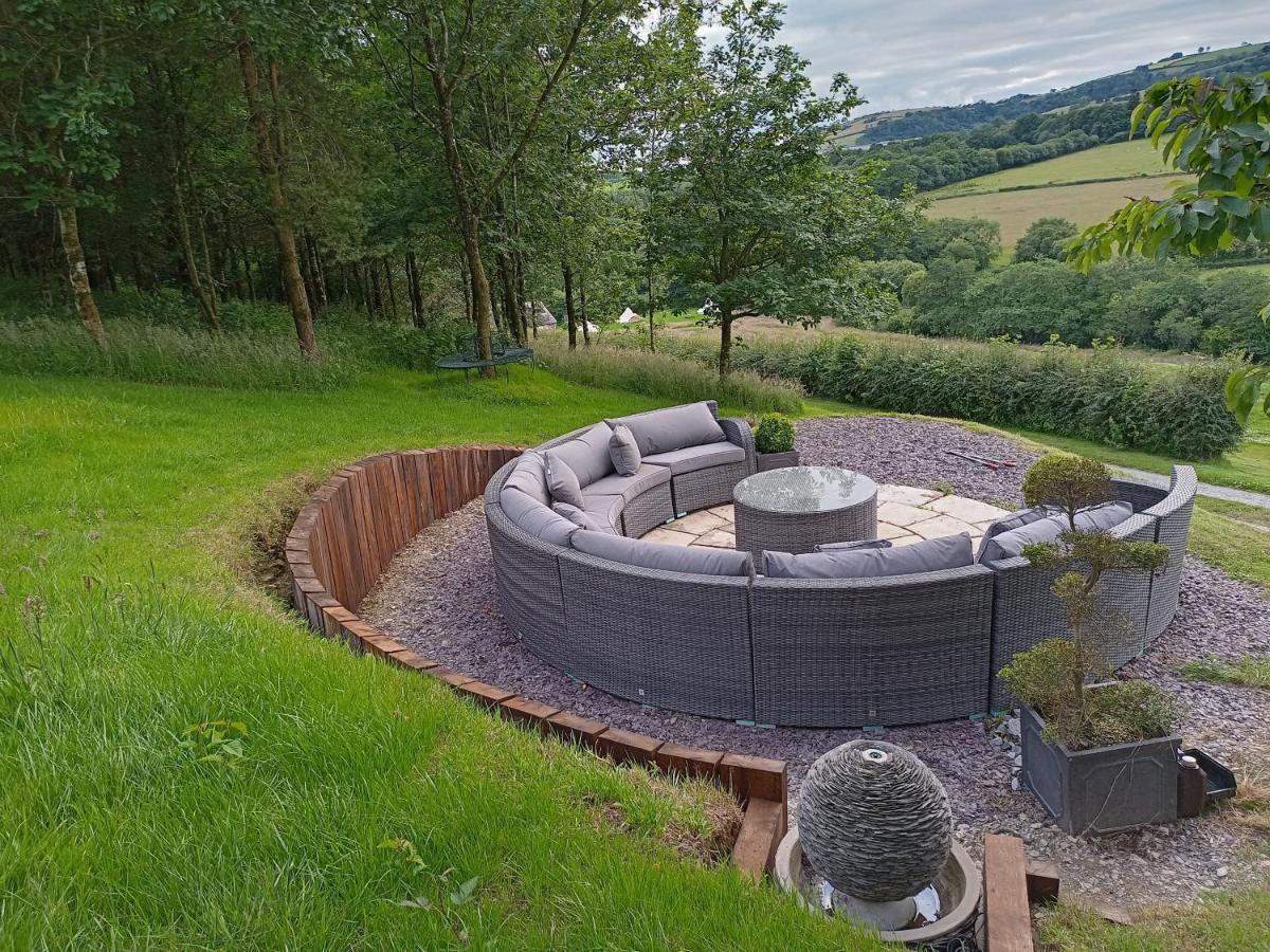 Oak Tree Farm Otel Llanfynydd Dış mekan fotoğraf