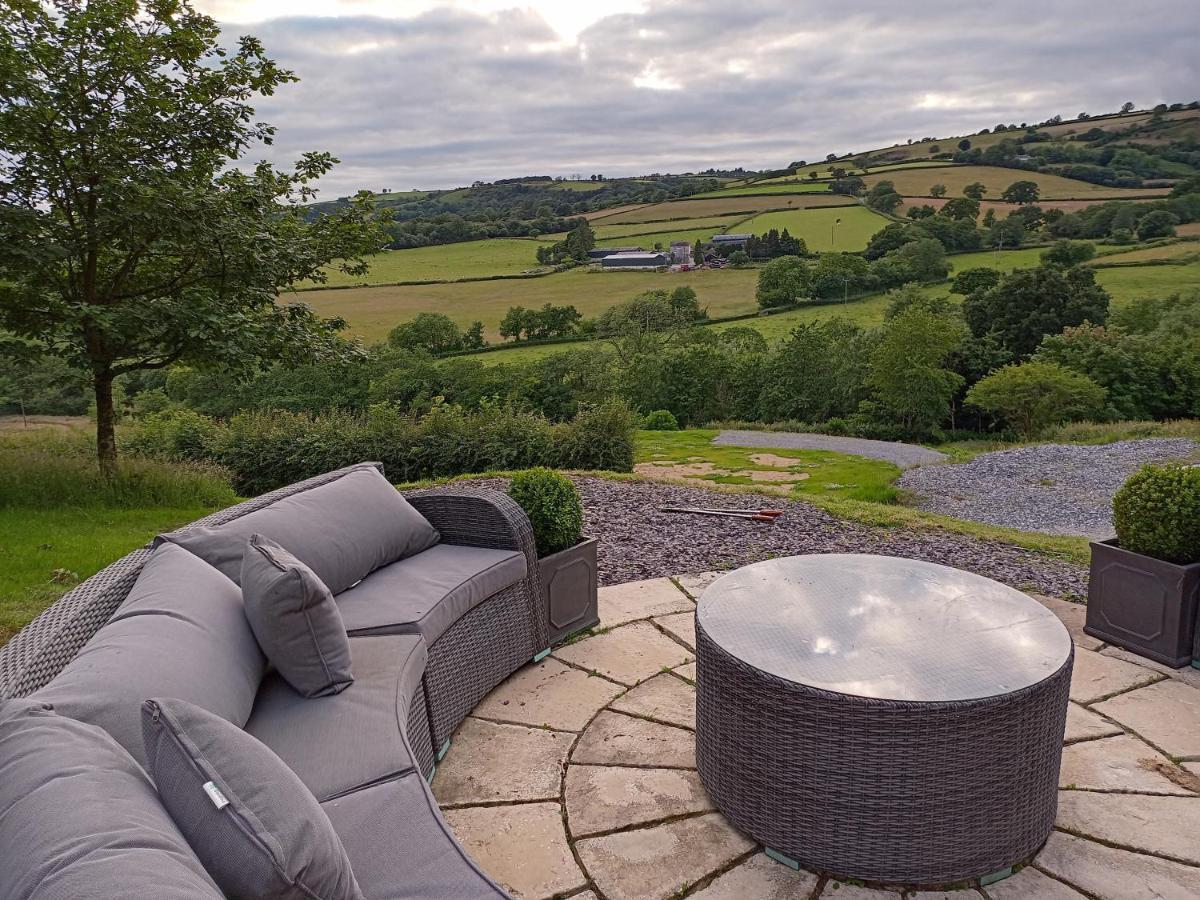 Oak Tree Farm Otel Llanfynydd Dış mekan fotoğraf